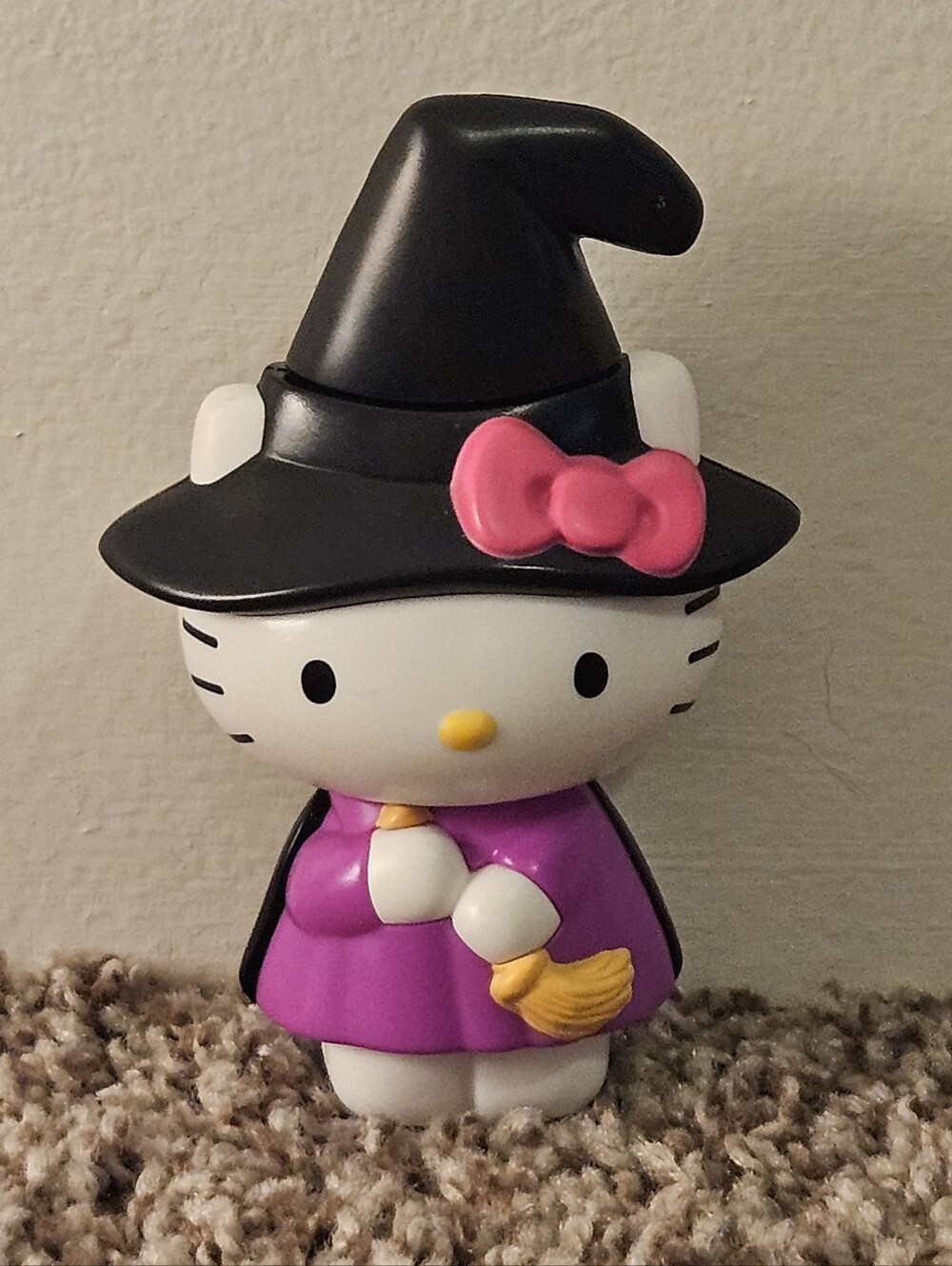 2019 McDonalds Hello Kitty Halloween Witch Figure
